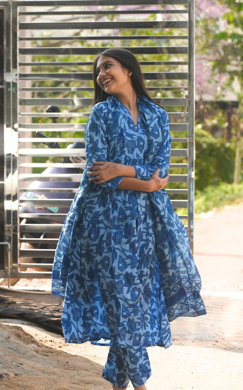 Women Cotton Blend Floral Printed Kurta & Pant With Dupatta