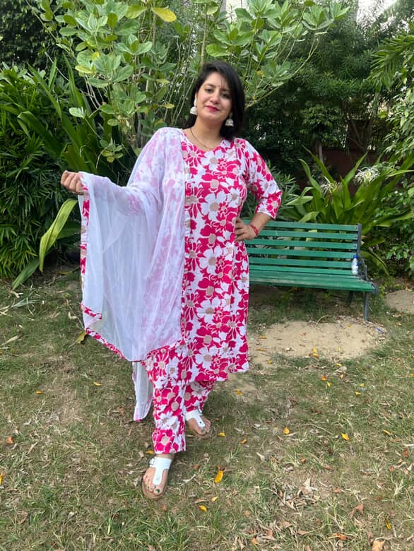 Women Pink & White Cotton Blend  Floral Printed Kurta & Pant With Dupatta