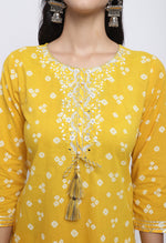 Load image into Gallery viewer, Yellow Pure Cambric Cotton Jaipuri Printed Kurti
