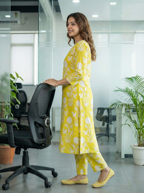 Women Lemon Yellow & White Cotton Botanical Floral Printed Kurta With Pant
