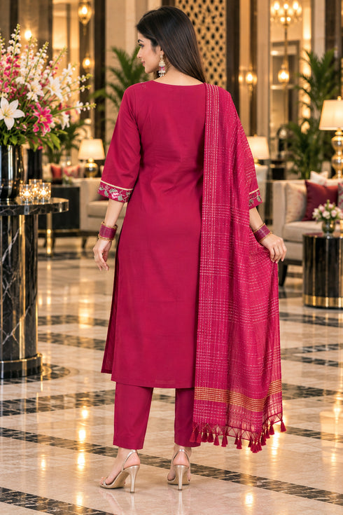 Pink Cotton Blend Embroidered kurta sets women